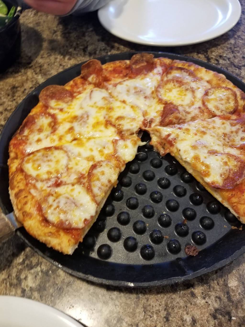 Chicagos Pizza | restaurant | 5917 W Broadway, McCordsville, IN 46055, USA | 3173353131 OR +1 317-335-3131