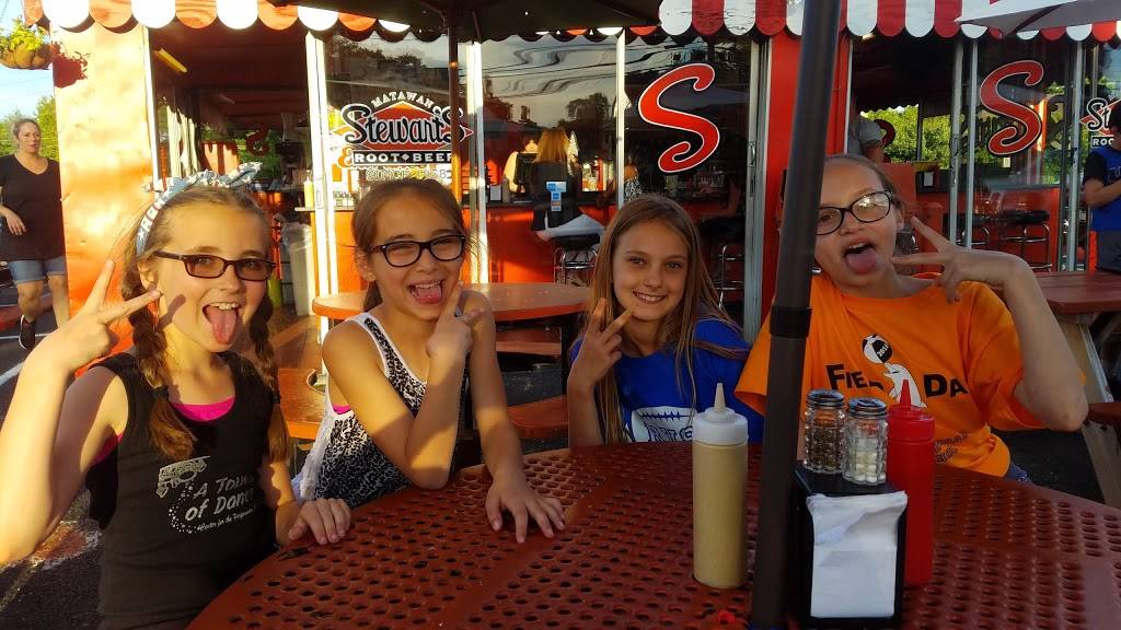 Stewarts Root Beer | restaurant | 347 Main St, Matawan, NJ 07747, USA | 7322429791 OR +1 732-242-9791
