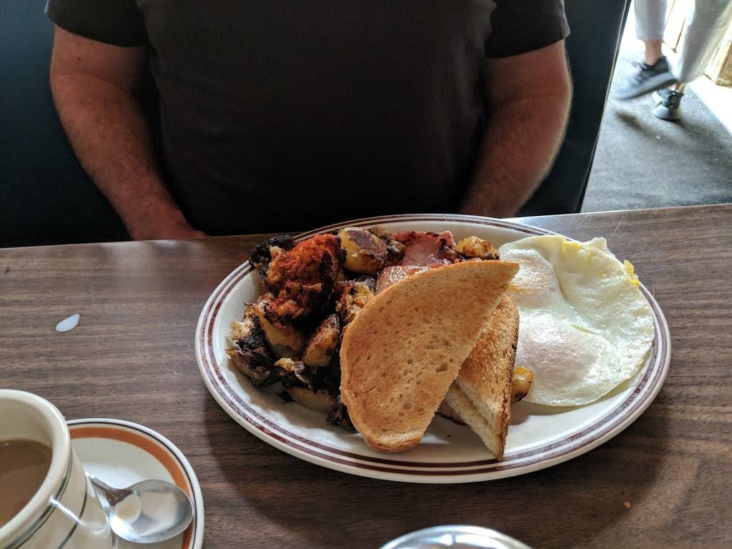 Harrys Charbroiled Dining Lounge | restaurant | 160 Springhurst Ave, Toronto, ON M6K 1C2, Canada | 4165322908 OR +1 416-532-2908