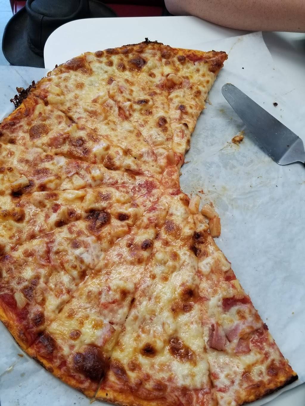 Bellevue Pizza House | restaurant | 325 E Center St, Bellevue, OH 44811, USA | 4194839068 OR +1 419-483-9068