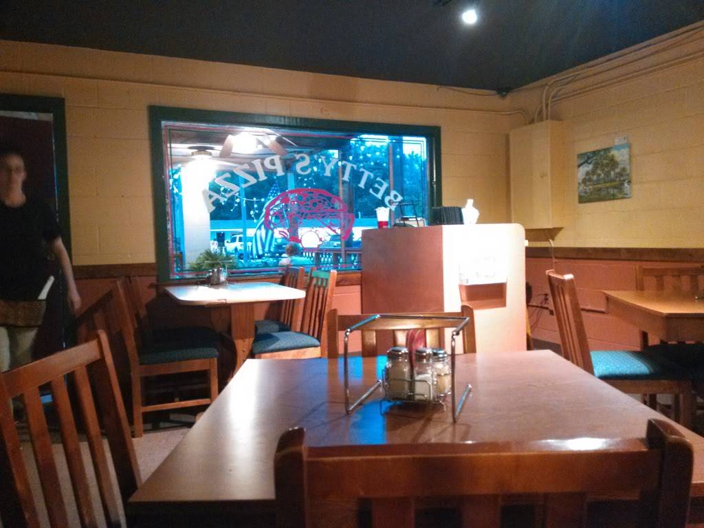 Bettys Pizza & Subs | restaurant | 319 Wynnwood Ave, Melrose, FL 32666, USA | 3524755717 OR +1 352-475-5717
