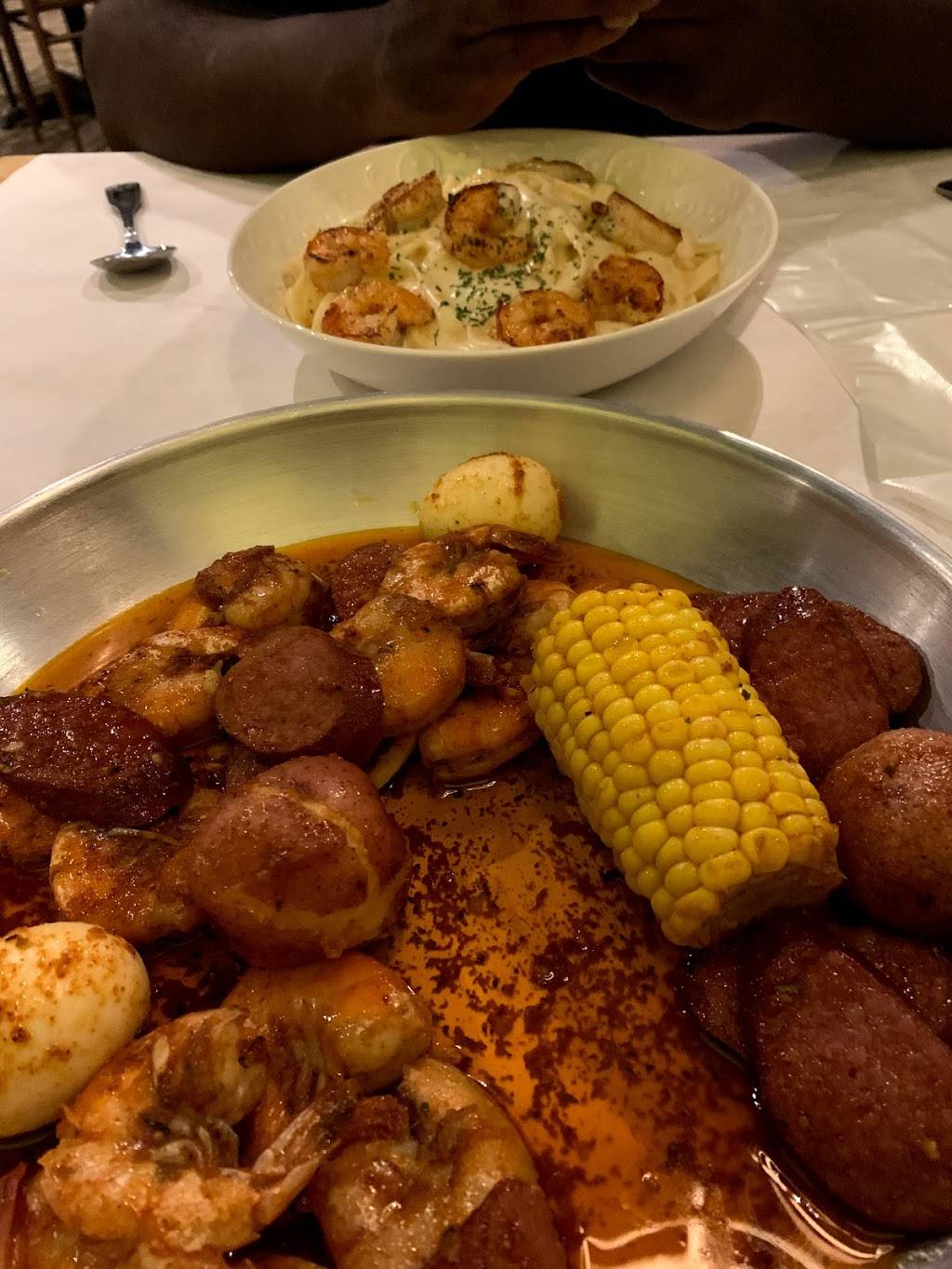 Golden Crab - Boiled Seafood & Bar | restaurant | 902 Meijer Dr, Champaign, IL 61822, USA | 2172816888 OR +1 217-281-6888