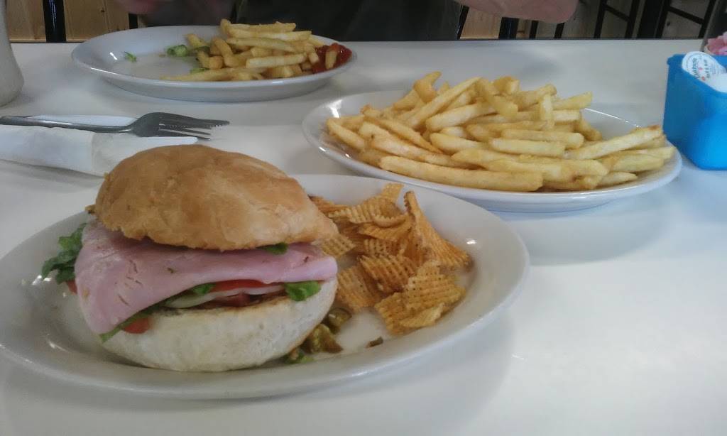 Ellis Variety and Diner | restaurant | 126 Weld St, Dixfield, ME 04224, USA | 2075628284 OR +1 207-562-8284