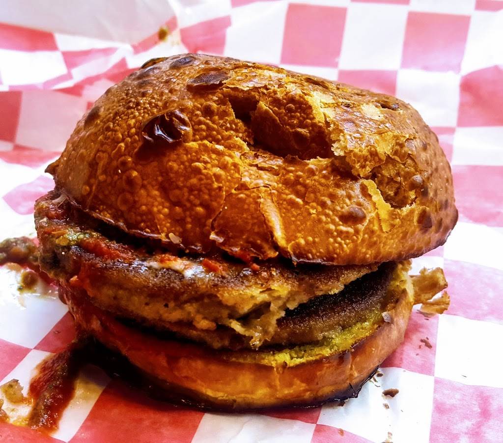 Bozzellis Italian Deli | restaurant | 2600 Crystal Dr, Arlington, VA 22202, USA | 5719704570 OR +1 571-970-4570