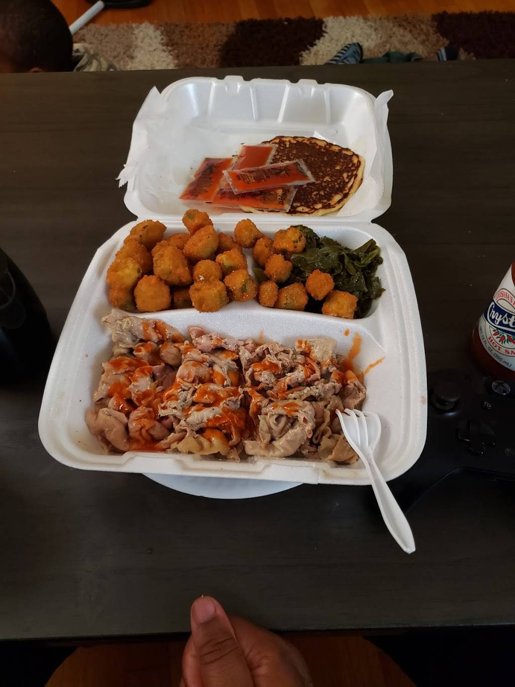 Crumps Fish & Wings | restaurant | 3112 S Mendenhall Rd, Memphis, TN 38115, USA | 9016543554 OR +1 901-654-3554