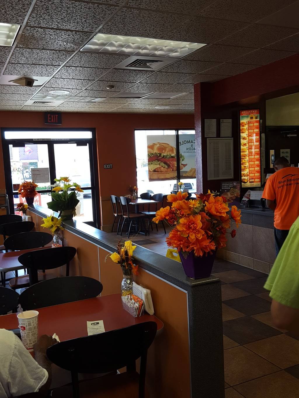 Jack in the Box | restaurant | 1130 Leisure Town Rd, Vacaville, CA 95687, USA | 7074481383 OR +1 707-448-1383