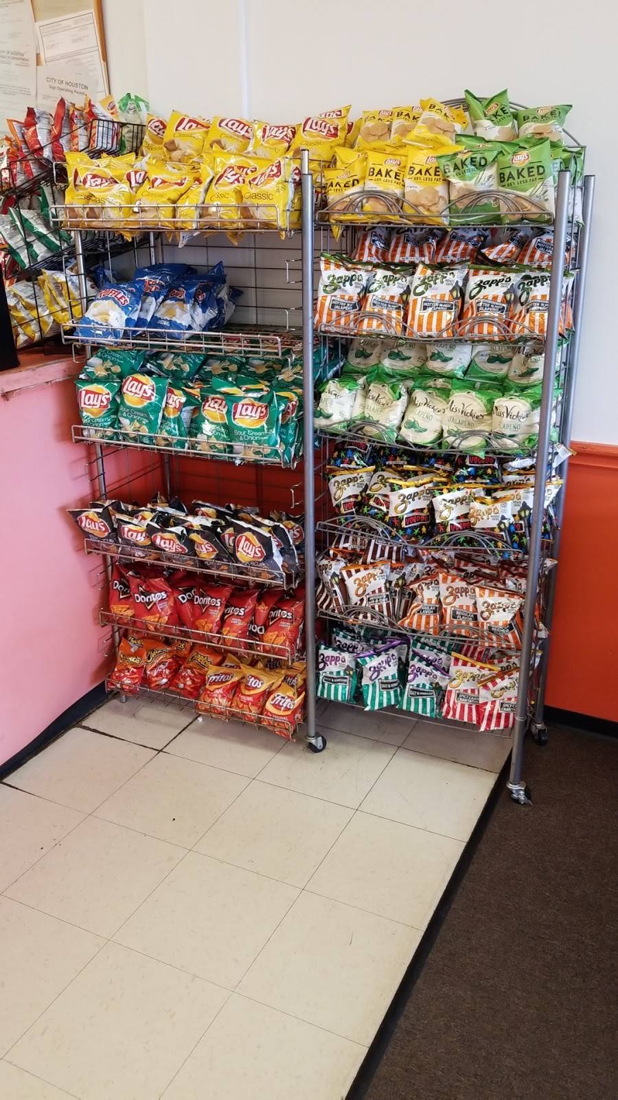 Hobos Sandwich Shop | meal takeaway | 13431 East Fwy, Houston, TX 77015, USA | 7134503352 OR +1 713-450-3352