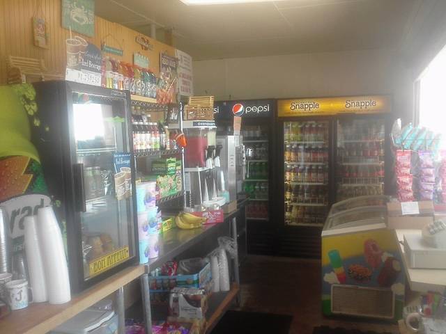 M & J Beach Grille and Seafood - Temp | restaurant | 87 Surf Club Rd, Madison, CT 06443, USA | 2036192549 OR +1 203-619-2549