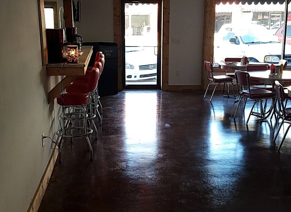 The Snack Bar | restaurant | 120 Main St, Charleston, MS 38921, USA | 6626475494 OR +1 662-647-5494