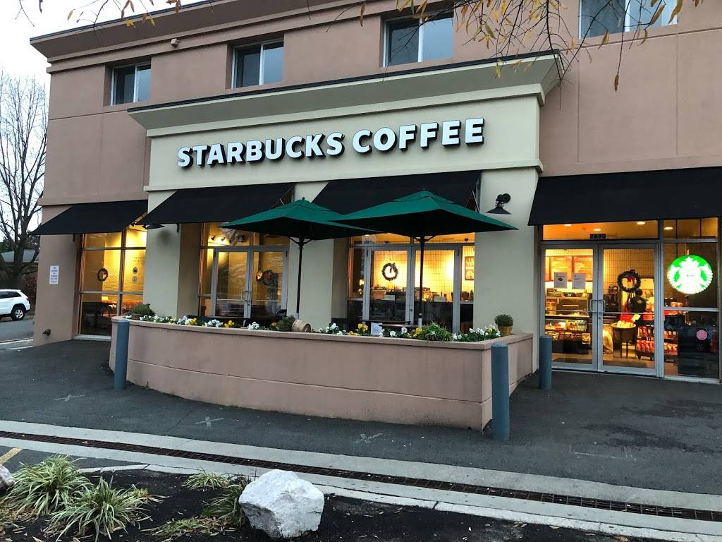 Starbucks | cafe | 2690 Clarendon Blvd, Arlington, VA 22201, USA | 7032430569 OR +1 703-243-0569