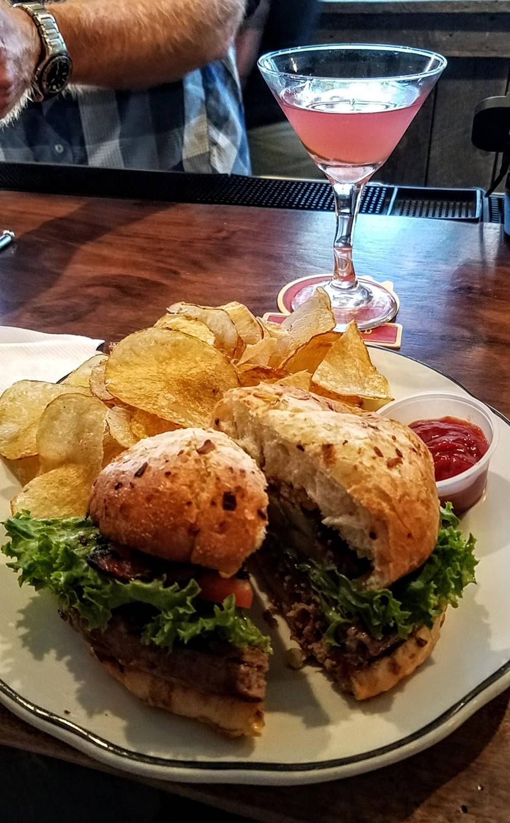 Steamers Beach Side Bar & Oven | restaurant | 8160 N Lake Blvd, Kings Beach, CA 96143, USA | 5305462218 OR +1 530-546-2218