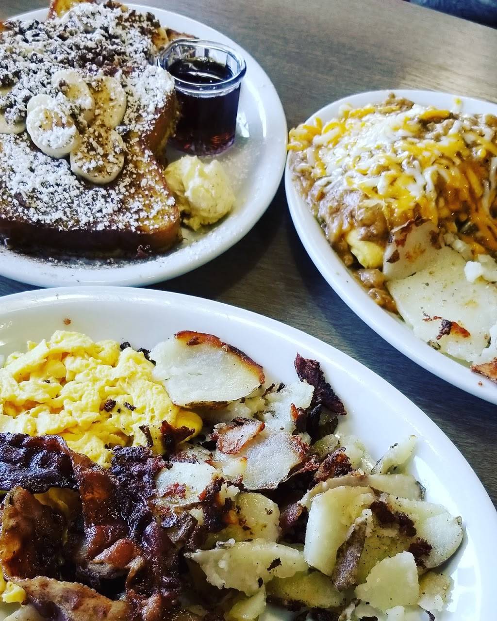 The Cracked Egg | restaurant | 3422 W Glendale Ave, Phoenix, AZ 85051, USA | 6022422288 OR +1 602-242-2288