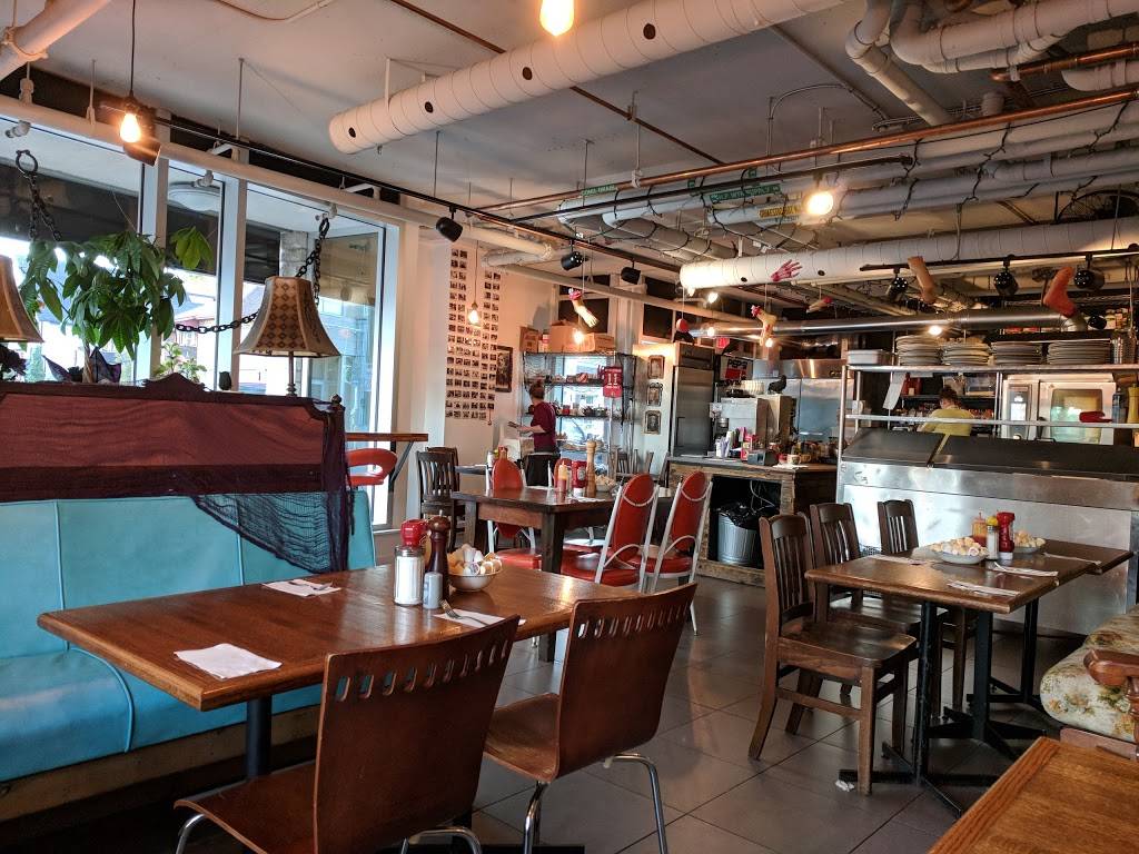 Chesterfields Gastro Diner | restaurant | 1433 Wellington St W #111, Ottawa, ON K1Y 2X2, Canada | 6136808990 OR +1 613-680-8990