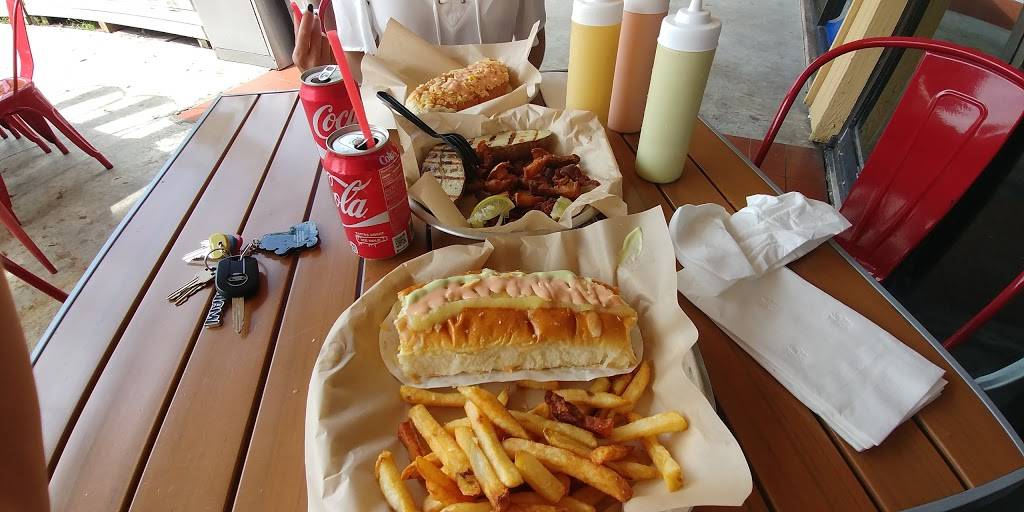 Los Perros | restaurant | 6828 NW 169th St, Hialeah, FL 33015, USA | 3058236900 OR +1 305-823-6900