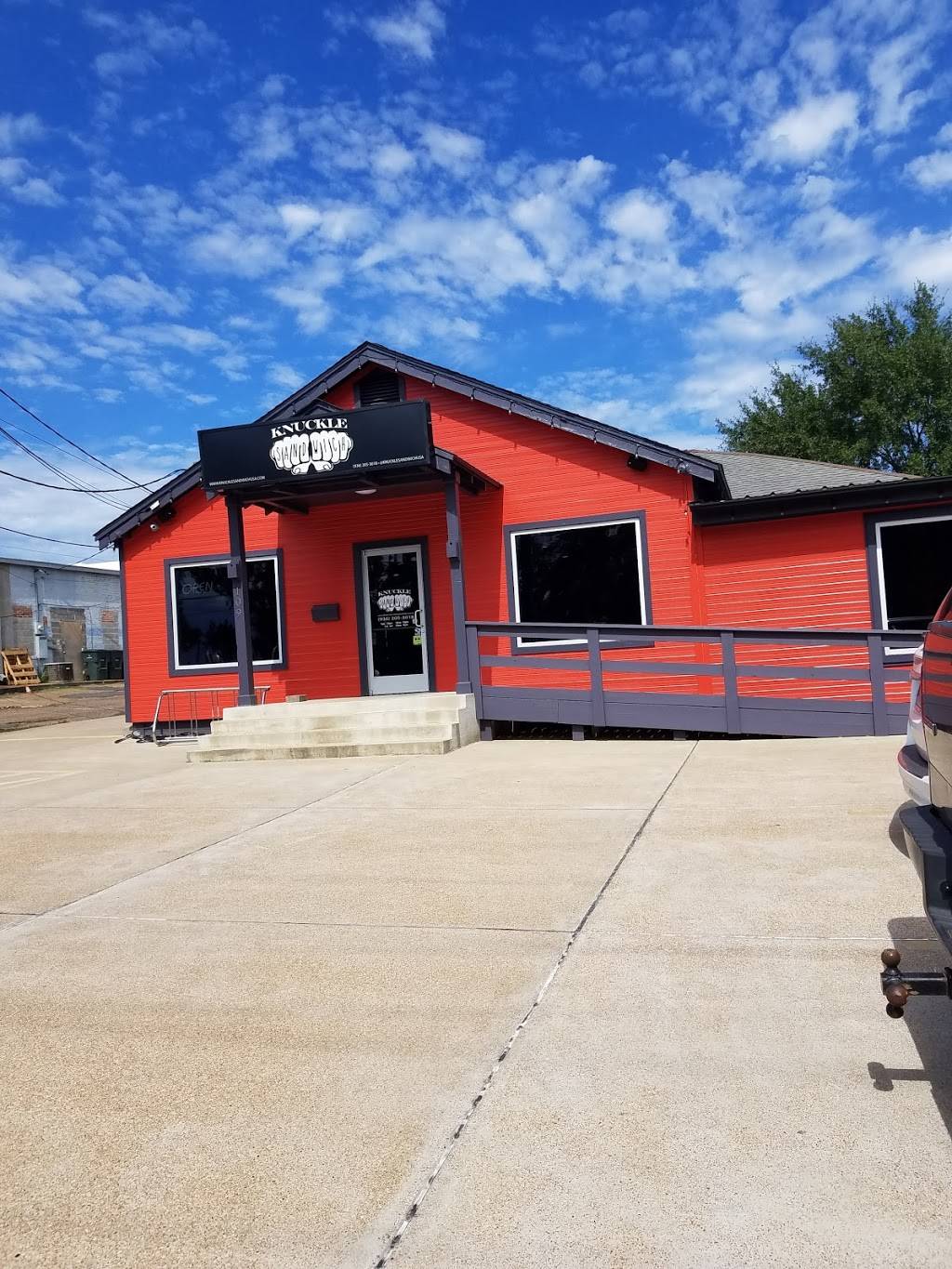 KnuckleSandwich | restaurant | 109 E College St, Nacogdoches, TX 75965, USA | 9362053018 OR +1 936-205-3018