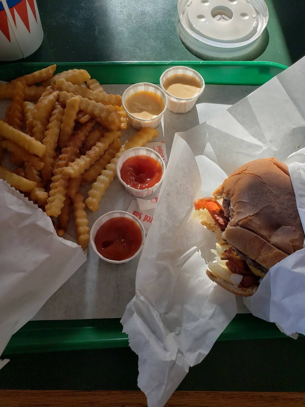 M & G Burgers & Beverages | restaurant | 2017 Sir Francis Drake Blvd, Fairfax, CA 94930, USA | 4154540655 OR +1 415-454-0655