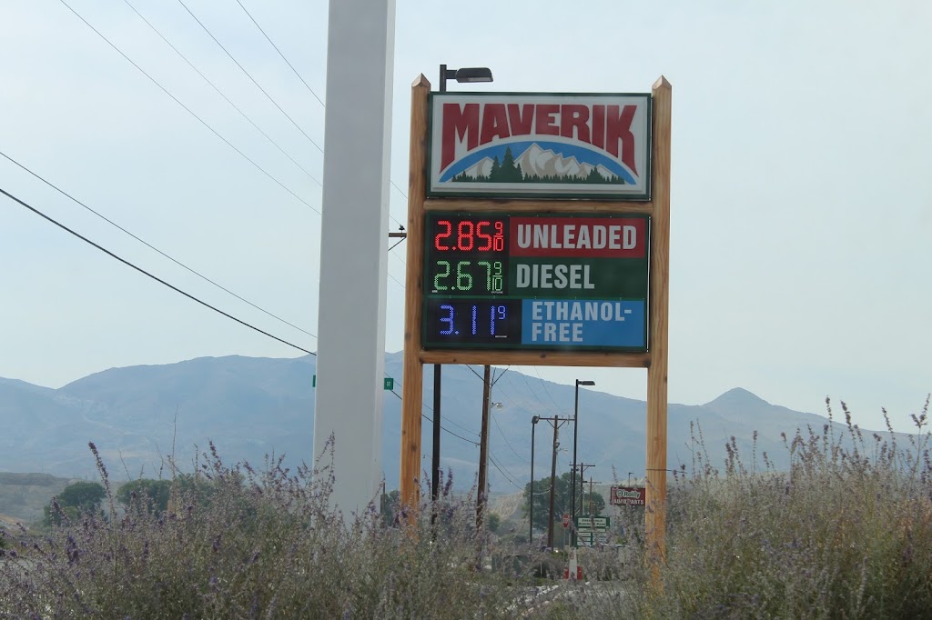 Maverik Adventures First Stop | restaurant | 402 W Goldfield Ave, Yerington, NV 89447, USA | 7754637765 OR +1 775-463-7765