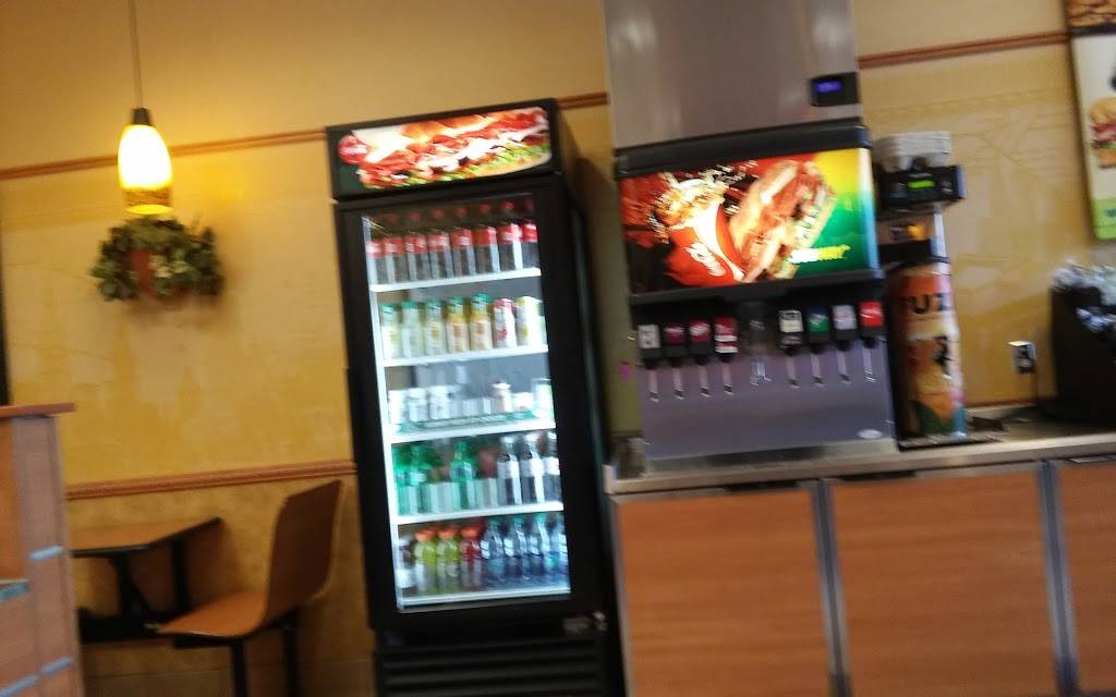 Subway | restaurant | 9290 Lee Rd, Brighton, MI 48116, USA | 8102253105 OR +1 810-225-3105