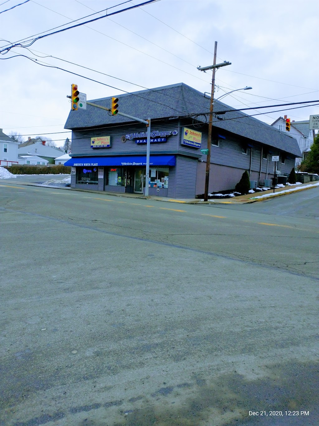 Johnnys Wifes Place | restaurant | 501 Harrison Ave, Jeannette, PA 15644, USA | 7245232557 OR +1 724-523-2557