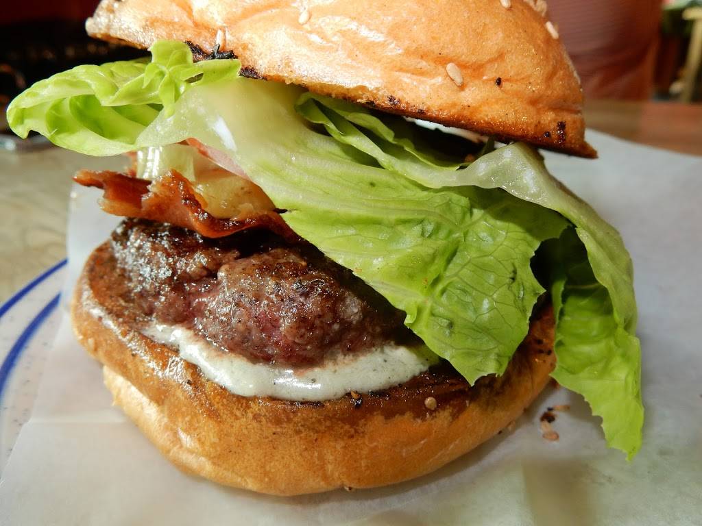 The Vin Bin Southboro | meal takeaway | 154 Turnpike Rd, Southborough, MA 01772, USA | 5084858884 OR +1 508-485-8884