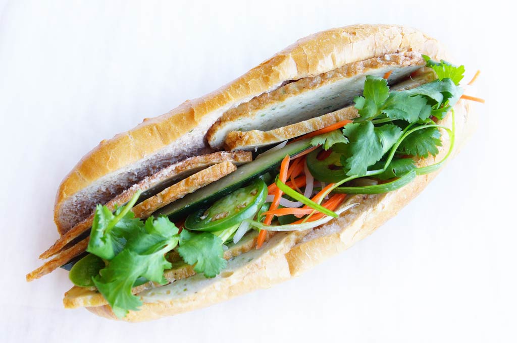CoCo Vietnamese Sandwiches & Phở | restaurant | 1613 W Lawrence Ave, Chicago, IL 60640, USA | 7735164760 OR +1 773-516-4760