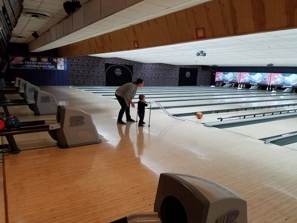 Rolling Lanes | restaurant | 6301 Joliet Rd, Countryside, IL 60525, USA | 7083527262 OR +1 708-352-7262