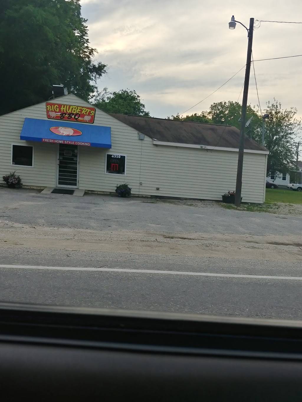 Big Hubert’s BBQ | restaurant | 4310 Puddledock Rd, Prince George, VA 23875, USA | 8047322222 OR +1 804-732-2222