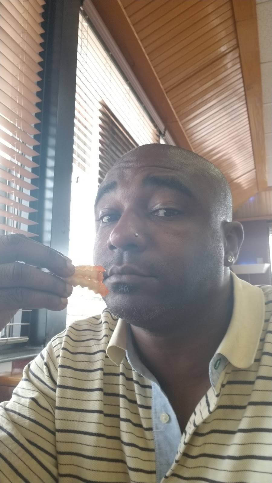 A&W Restaurant | restaurant | 680 West Highway 303, Grand Prairie, TX 75051, USA | 2147175911 OR +1 214-717-5911