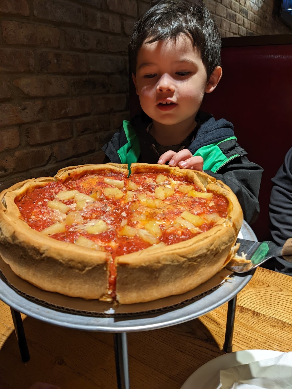 Giordanos | meal takeaway | 1040 W Belmont Ave, Chicago, IL 60657, USA | 7733271200 OR +1 773-327-1200
