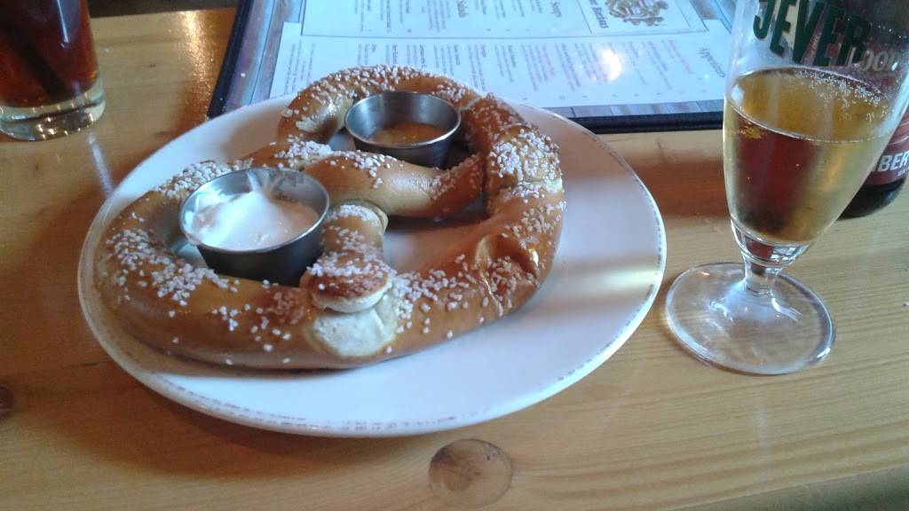 St. Arnolds Mussel Bar Bethesda | restaurant | 7525 Old Georgetown Rd, Bethesda, MD 20814, USA | 3019130352 OR +1 301-913-0352