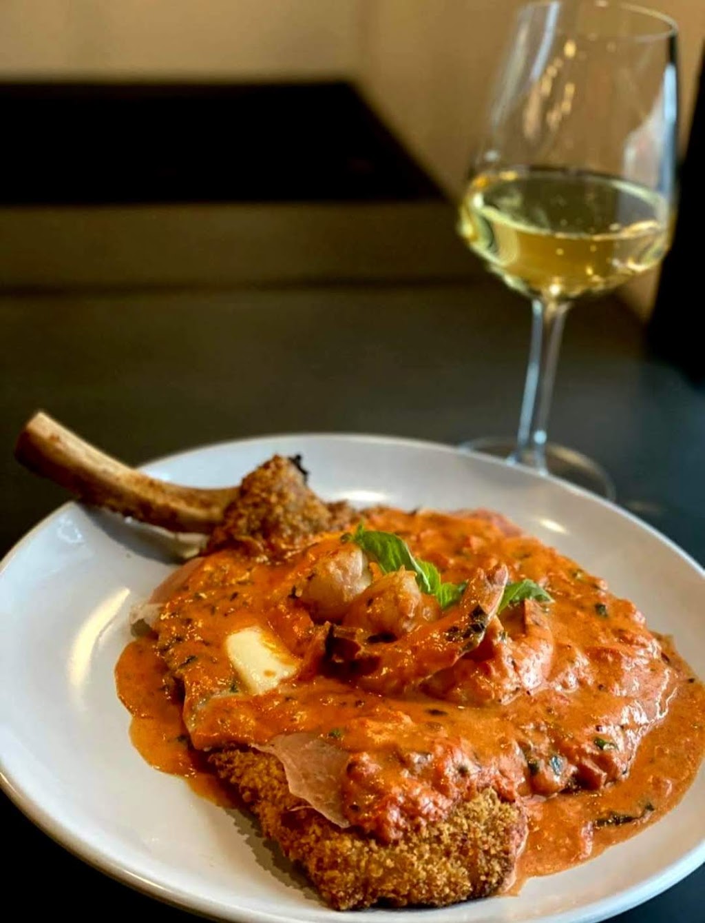 The Social | restaurant | 1449 Mineral Spring Ave, North Providence, RI 02904, USA | 4016807614 OR +1 401-680-7614