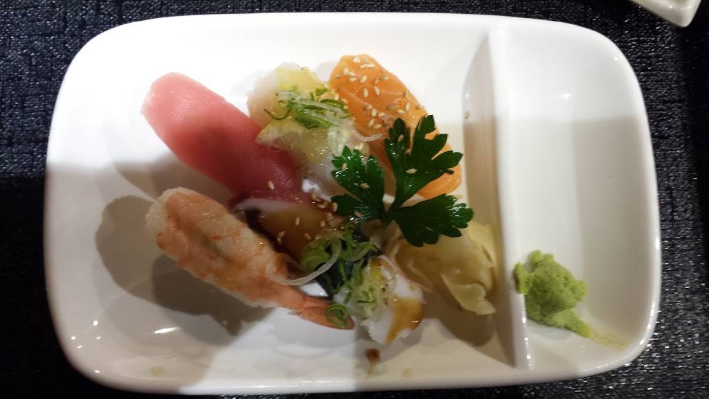 Akasaka Japanese Restaurant | restaurant | 2465 Dougall Ave, Windsor, ON N8X 1T3, Canada | 5199159077 OR +1 519-915-9077