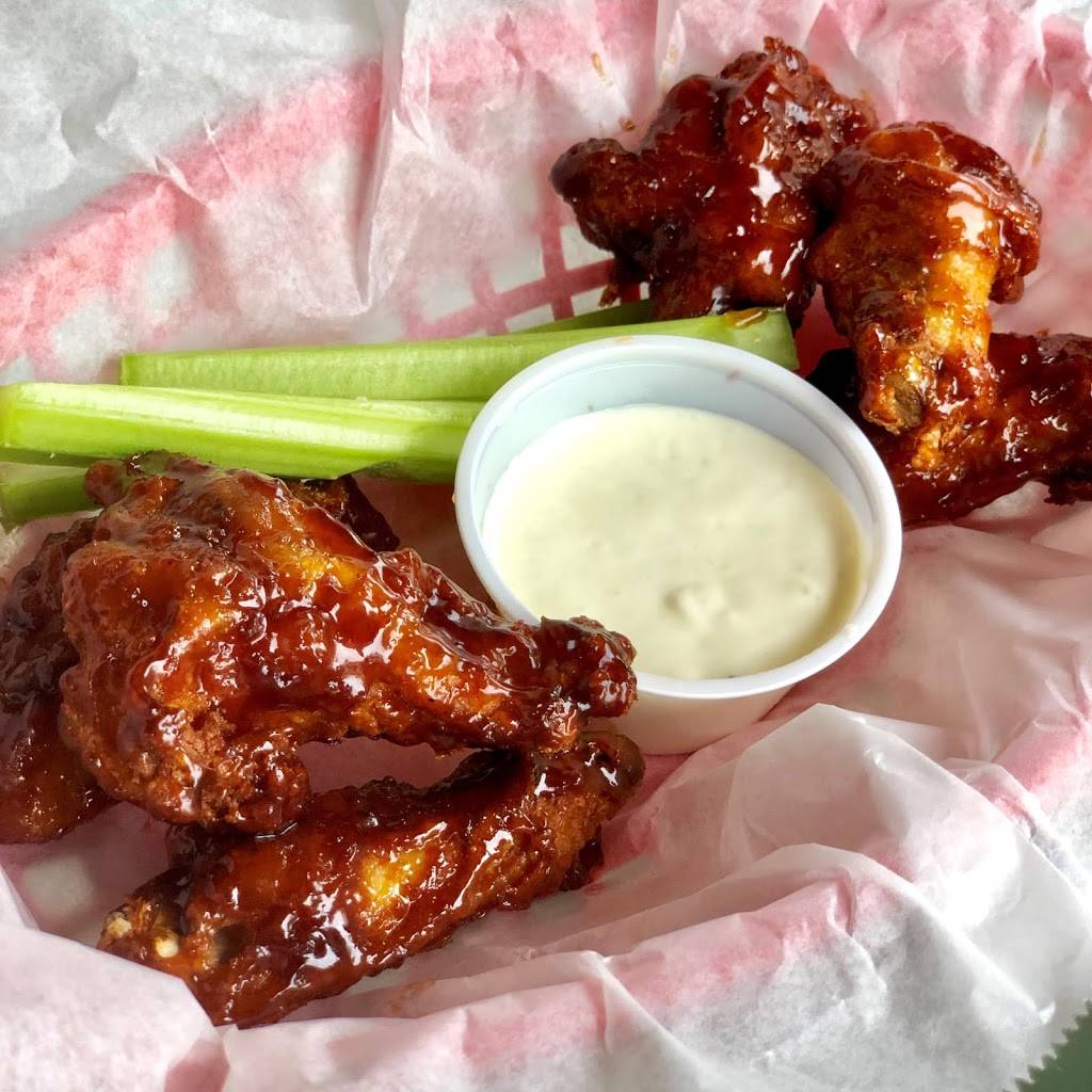 305 Lounge & Eatery | night club | 305 N Main St, Hendersonville, NC 28792, USA | 8285959656 OR +1 828-595-9656