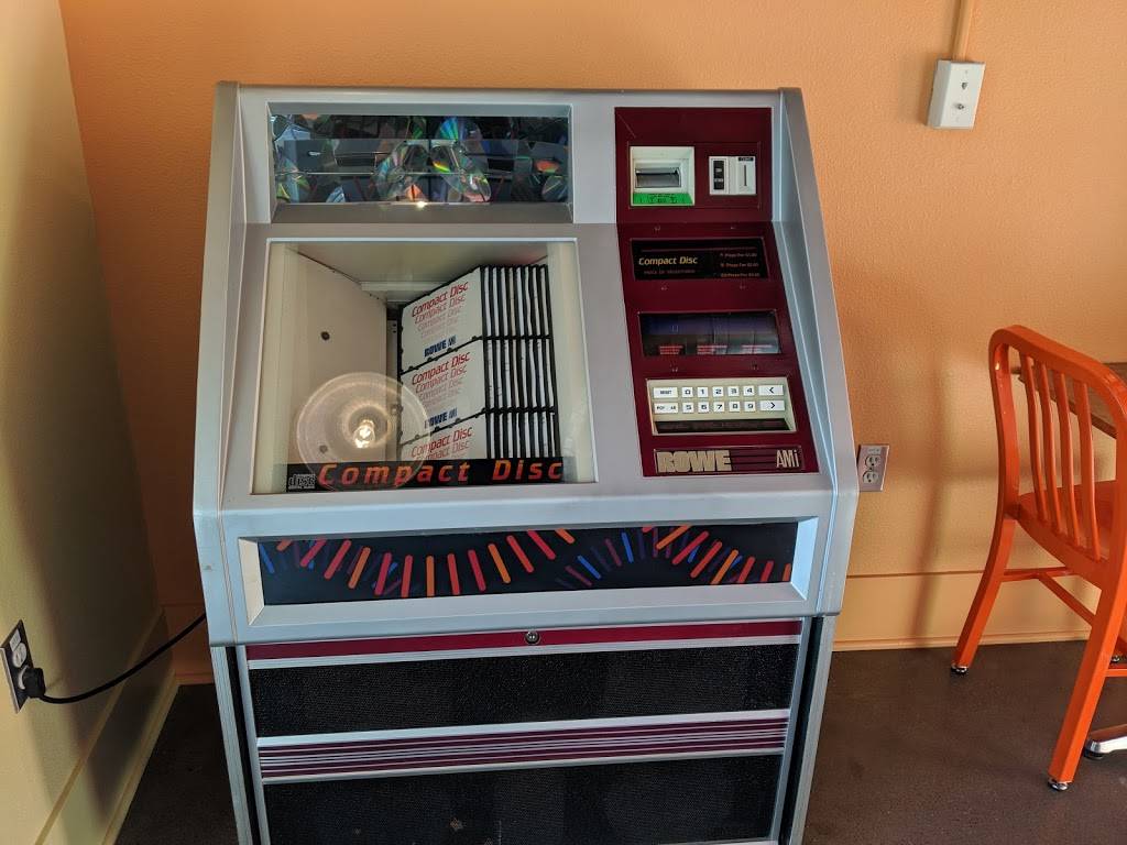 Chompers Growlers & Cantina Cantinflas | restaurant | 901 N Anchor Way, Portland, OR 97217, USA | 5032064592 OR +1 503-206-4592