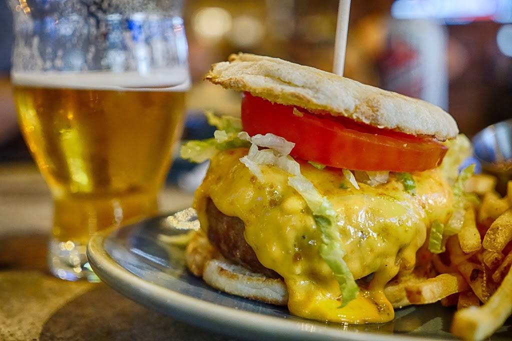 Red Rock Tap + Grill | restaurant | 14 Wharf Ave, Red Bank, NJ 07701, USA | 7327472999 OR +1 732-747-2999