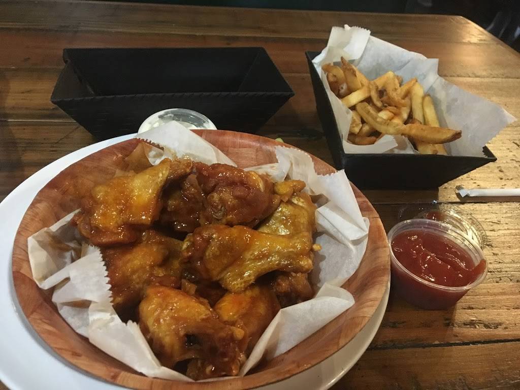 Mineos Pizza Wings & Raw Bar | restaurant | 4261 Griffin Rd, Fort Lauderdale, FL 33314, USA | 9545844296 OR +1 954-584-4296