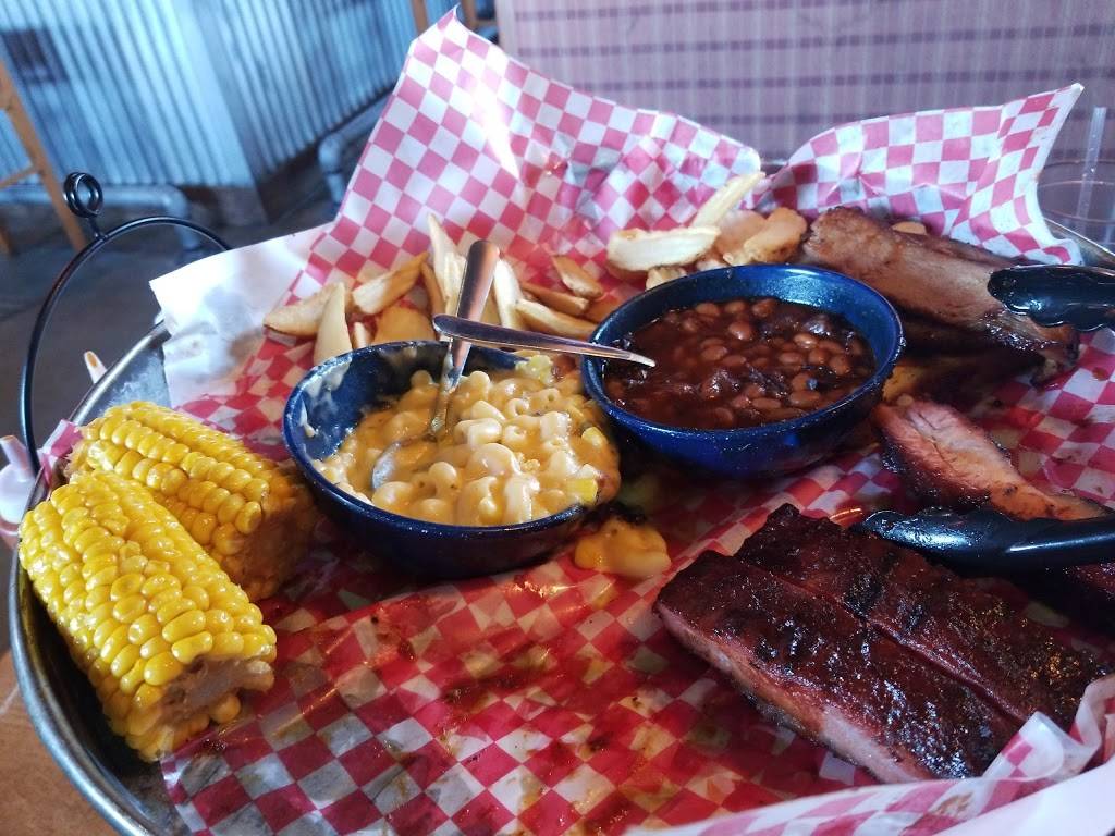 Famous Daves Bar-B-Que | restaurant | 27500 W Lugonia Ave, Redlands, CA 92374, USA | 9097924151 OR +1 909-792-4151