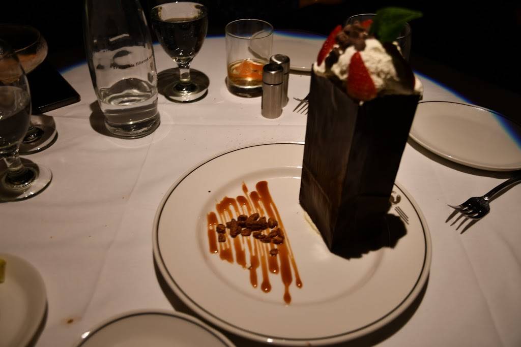 Trulucks | restaurant | 9860 Berwyn Ave, Rosemont, IL 60018, USA | 8472339404 OR +1 847-233-9404