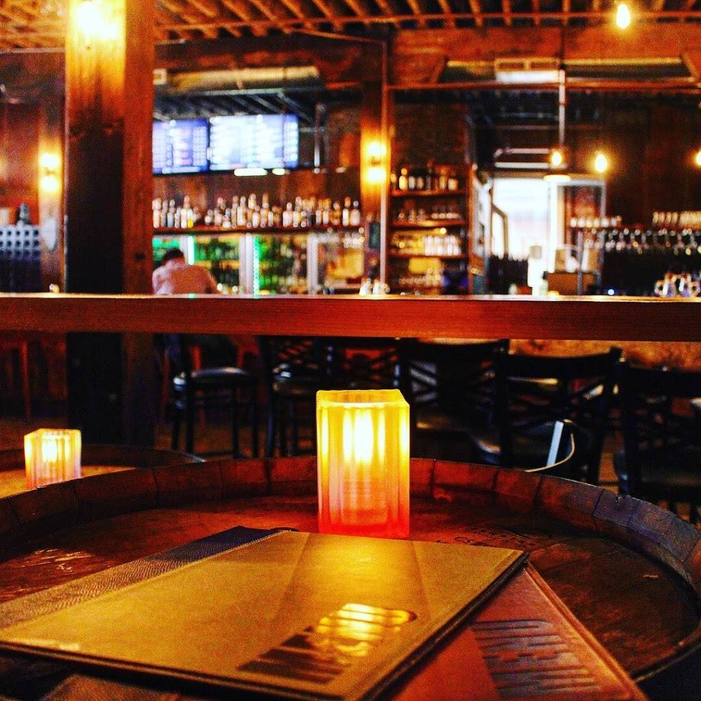 Tannins & Hops | restaurant | 619 A Southwest Water Street, Peoria, IL 61602, USA | 3099662165 OR +1 309-966-2165