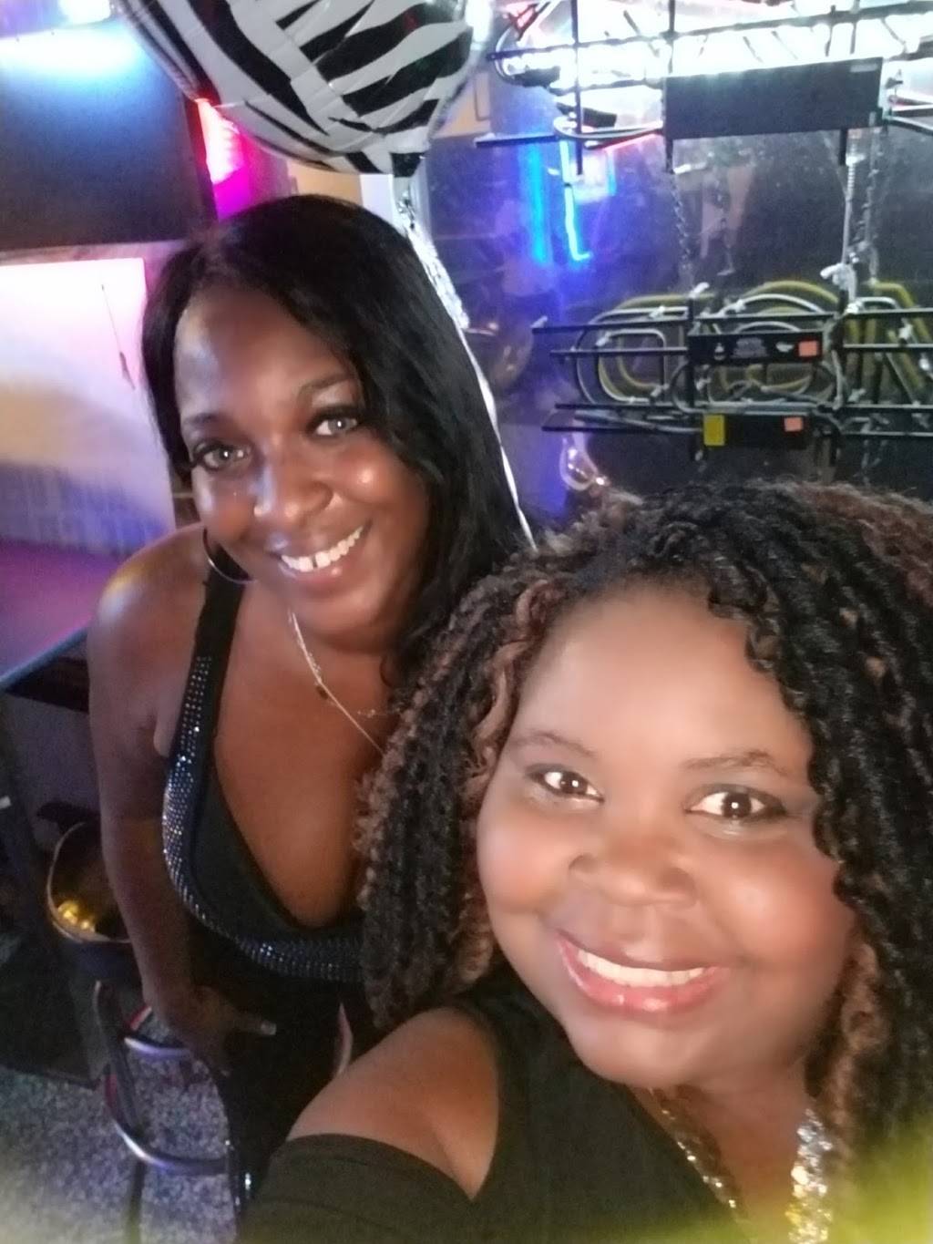 The Gramu Lounge | restaurant | 11752 Frankstown Rd, Penn Hills, PA 15235, USA | 4122410322 OR +1 412-241-0322