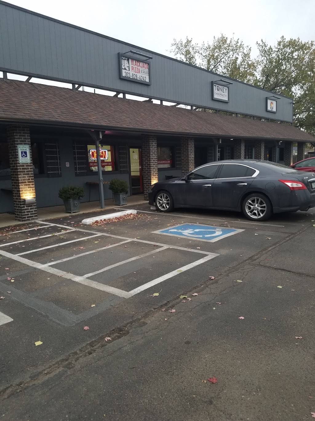 Blackjack Pizza & Salads | meal delivery | 515 Briggs St, Erie, CO 80516, USA | 3038284242 OR +1 303-828-4242