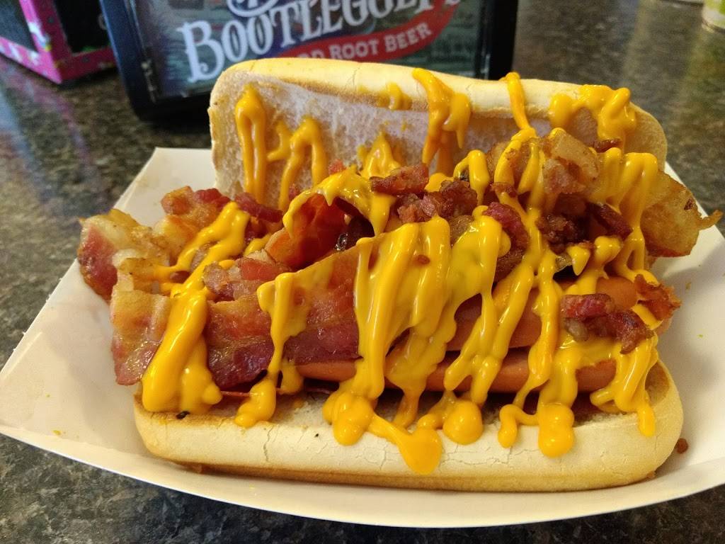 Lucky Louie’s Beer and Wieners | restaurant | 8238 Perry Hwy, Erie, PA 16509, USA | 8143149481 OR +1 814-314-9481