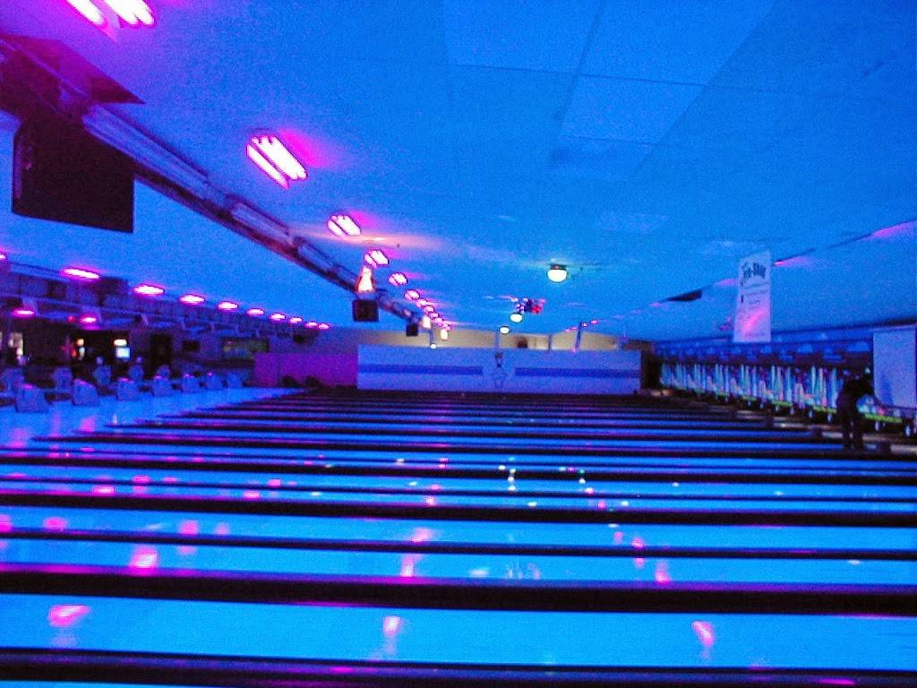 King Pin Lanes | restaurant | 7157 E Dominick St, Rome, NY 13440, USA | 3153369999 OR +1 315-336-9999