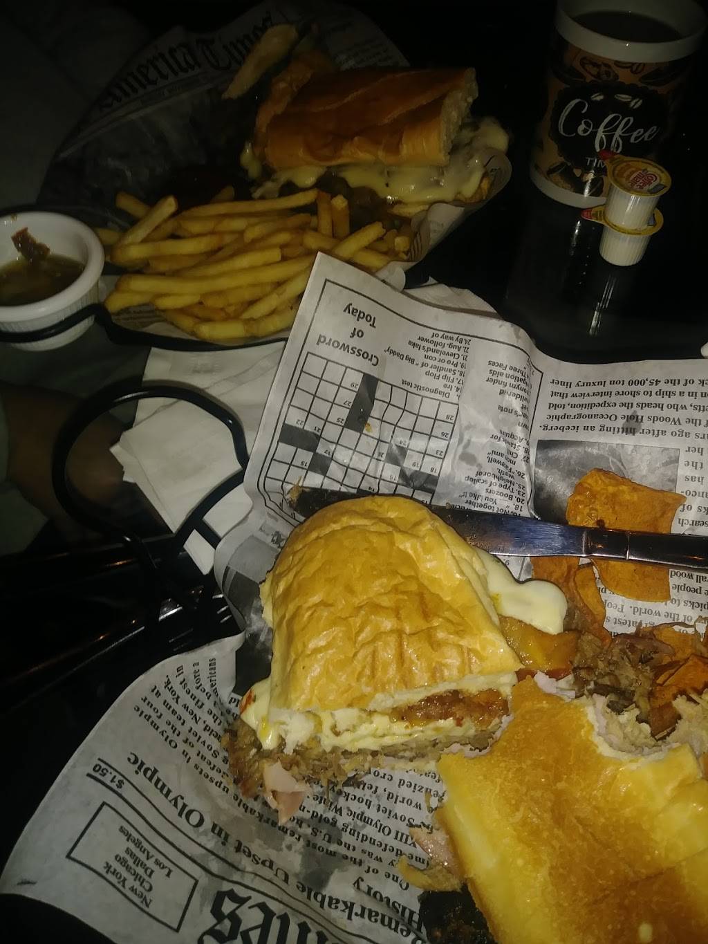 Your Moms Grill & Bar | restaurant | 933 Conner St, Noblesville, IN 46060, USA | 3176743868 OR +1 317-674-3868