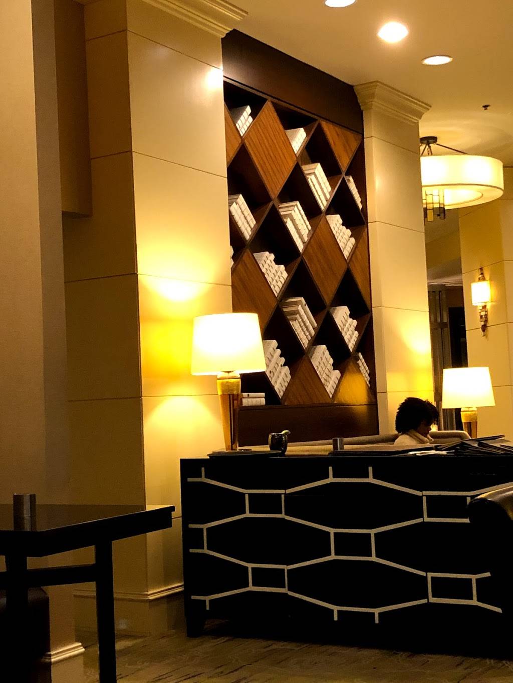 Nox Creek Lounge | restaurant | 3300 Lenox Rd NE, Atlanta, GA 30326, USA | 4042628568 OR +1 404-262-8568