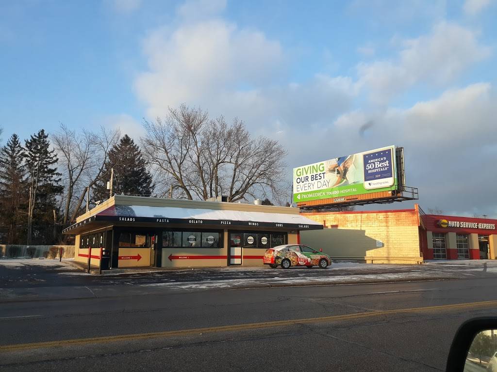 Original Ginos Pizza | restaurant | 3981 Monroe St, Toledo, OH 43606, USA | 4194723567 OR +1 419-472-3567