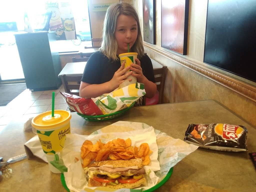 Subway | restaurant | 2570 E Grand River Ave, Howell, MI 48843, USA | 5175460836 OR +1 517-546-0836