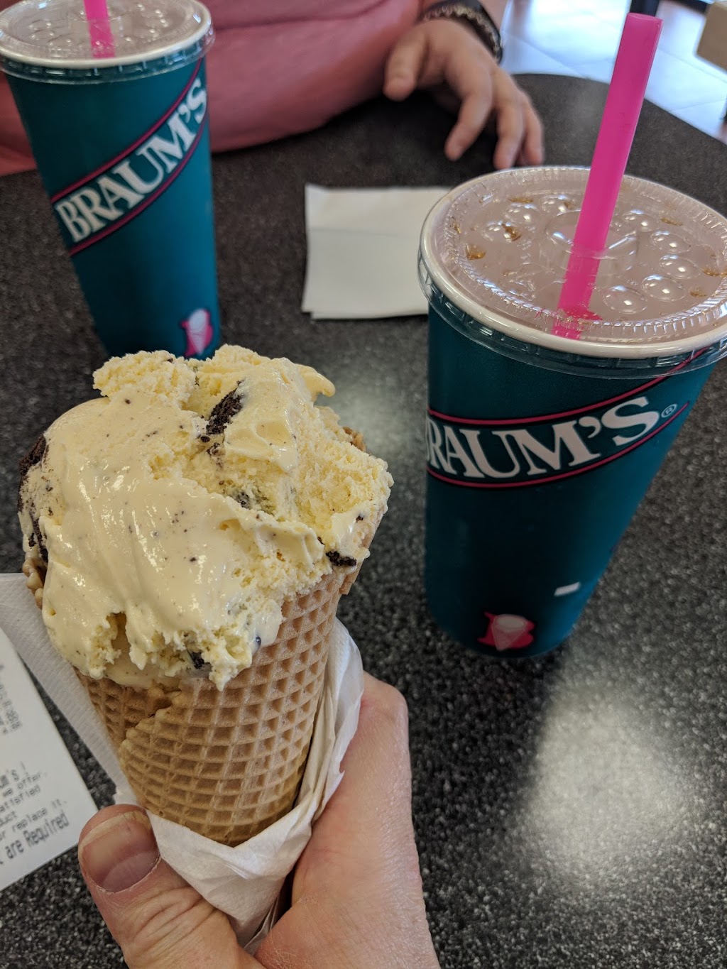 Braums Ice Cream & Dairy Store | restaurant | 1028 W 6th Ave, Emporia, KS 66801, USA | 6203432951 OR +1 620-343-2951