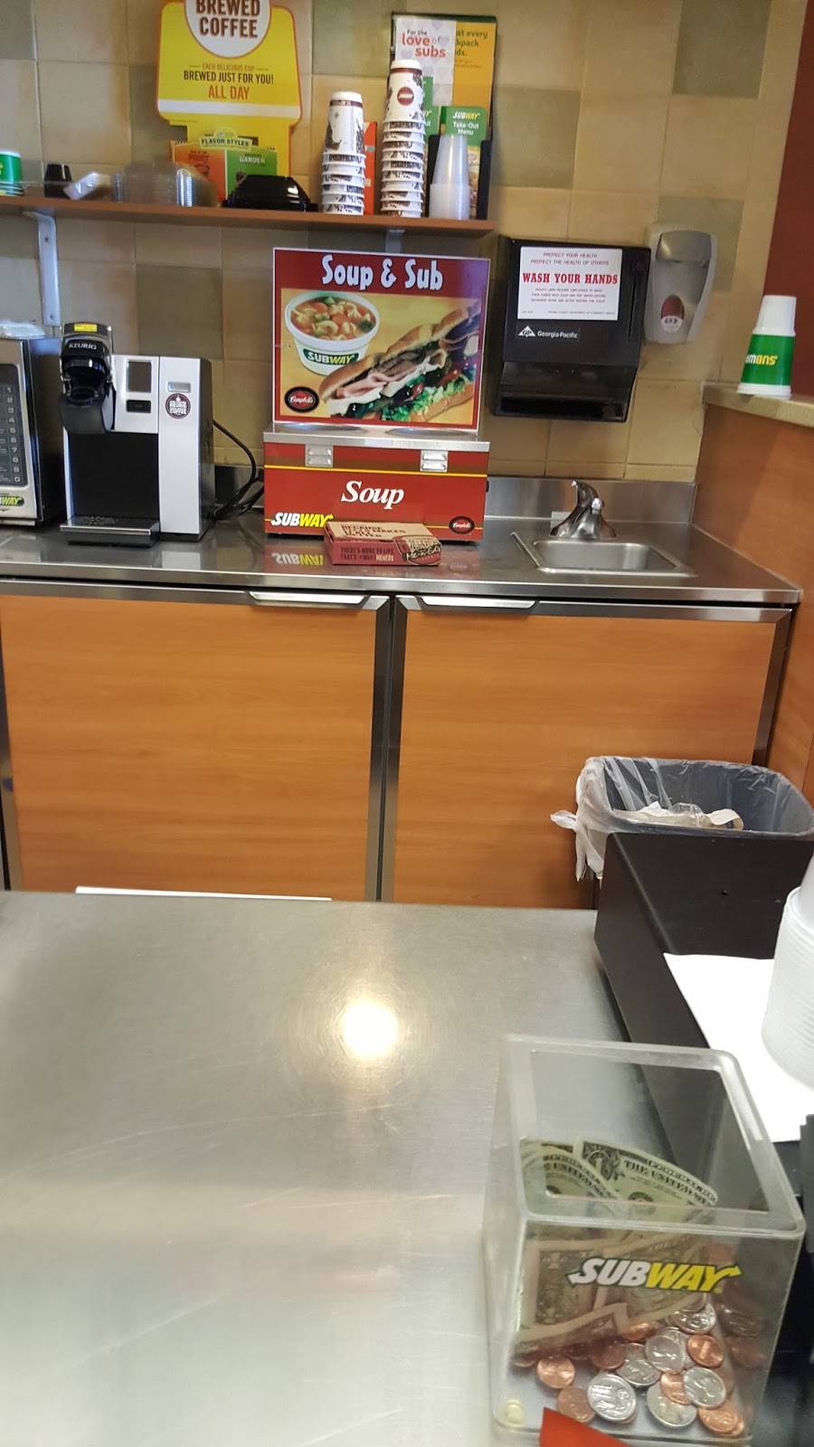 Subway | restaurant | 386 W Ashlan Ave, Clovis, CA 93612, USA | 5592920335 OR +1 559-292-0335