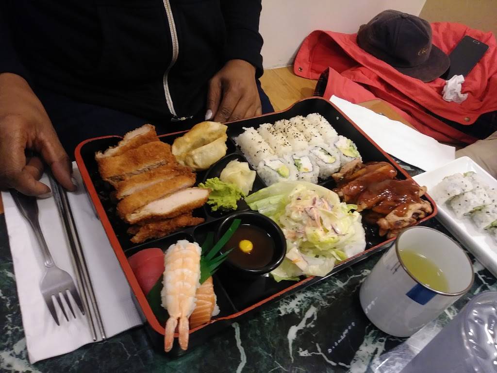 FlyingFish Sushi Bar & Grill | restaurant | 5719 N 26th St Suite B, Tacoma, WA 98407, USA | 2532121432 OR +1 253-212-1432